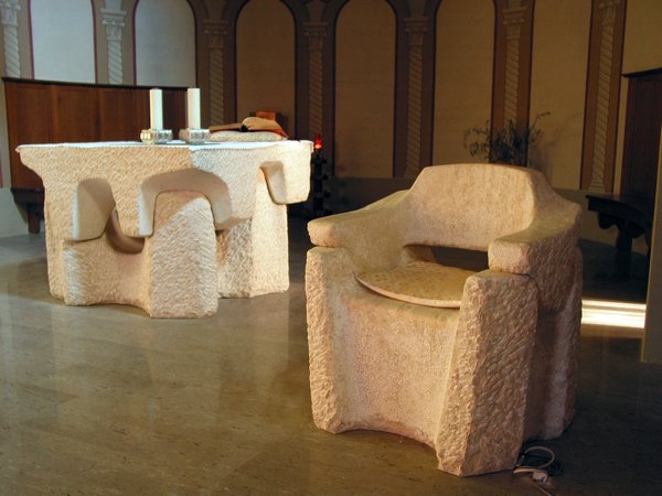 altare e sede 01.jpg