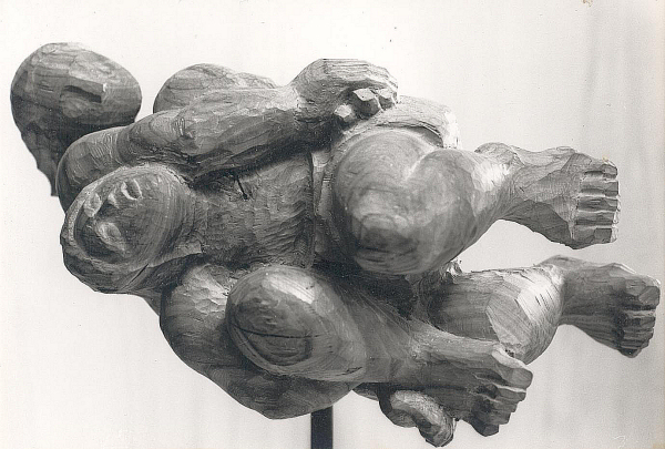Lotta con l'angelo, scultura in legno di olmo
